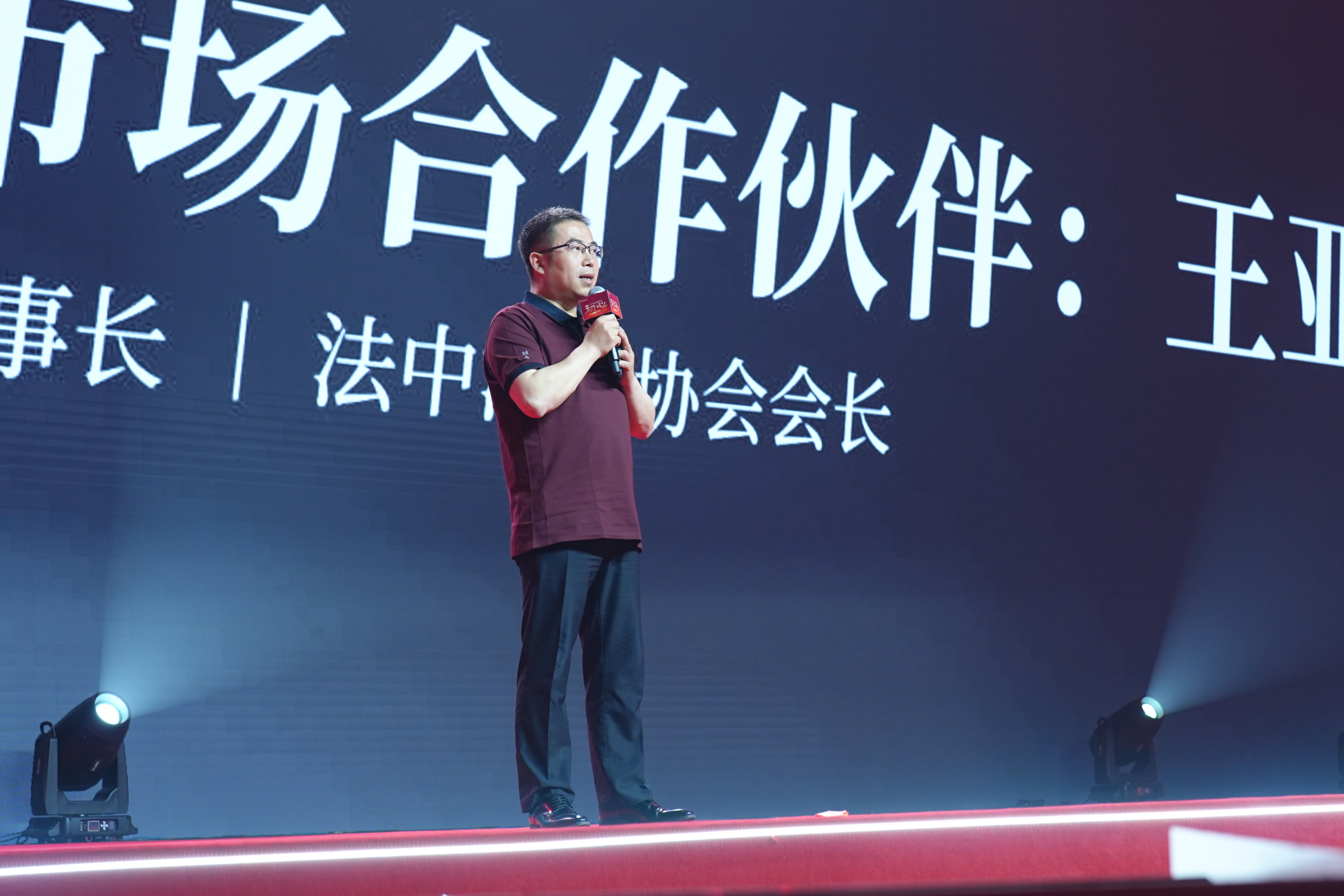 王亚青.jpg