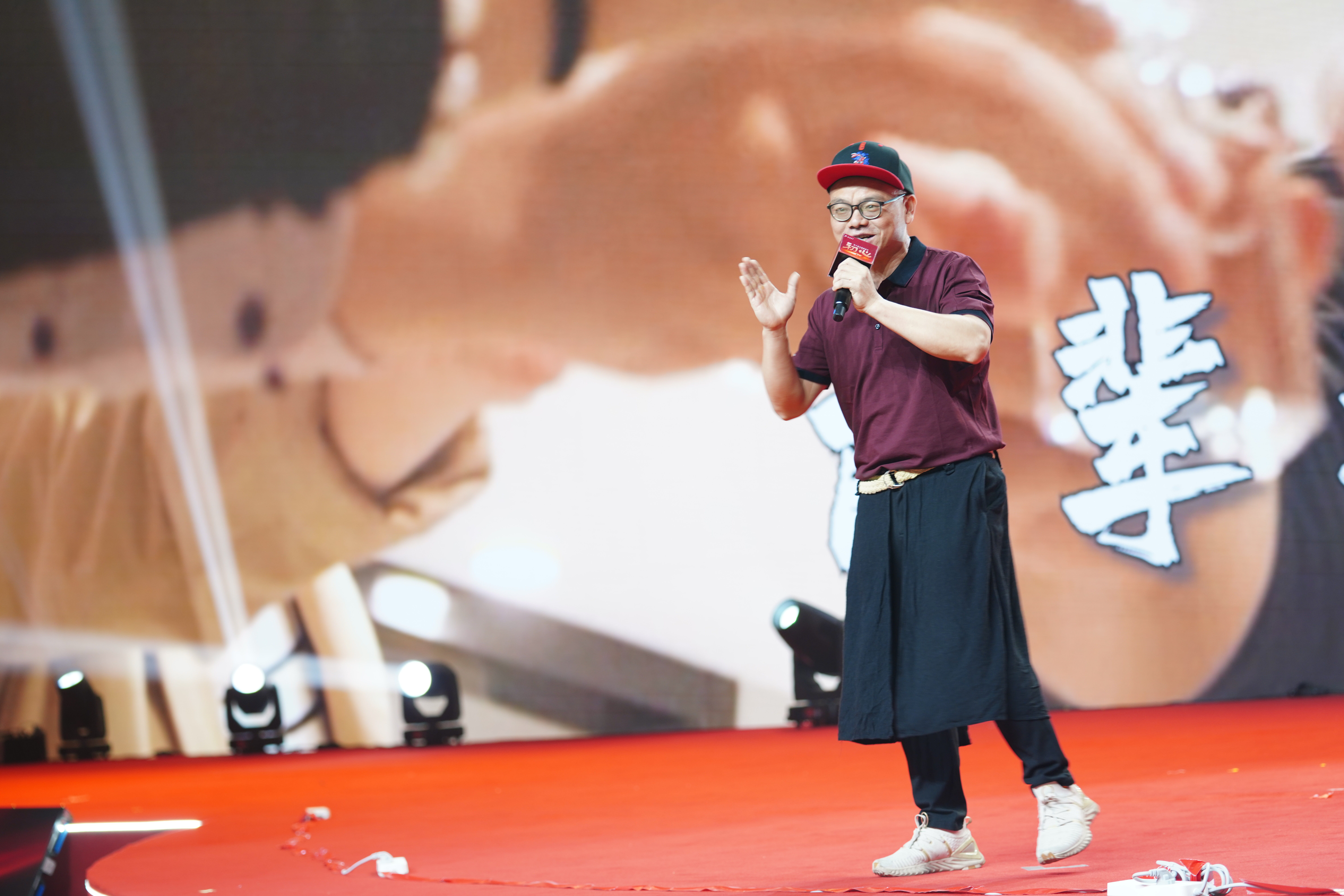 肖老师唱歌.jpg
