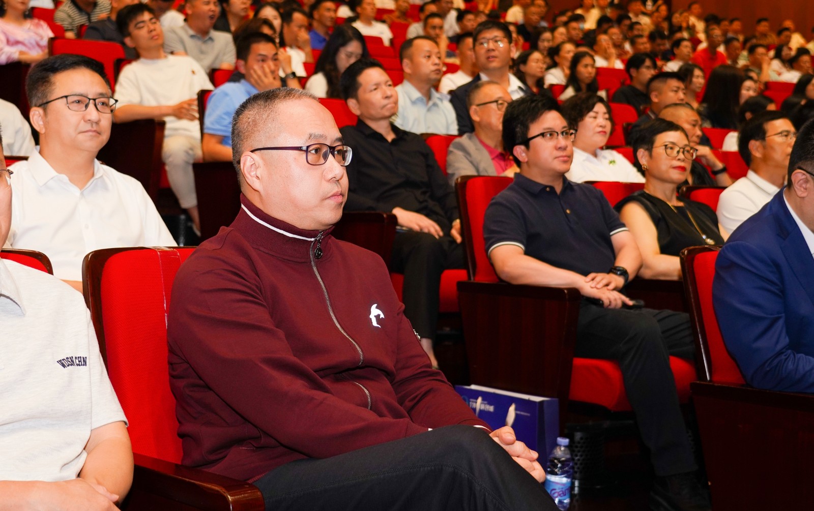 老王参会.jpg