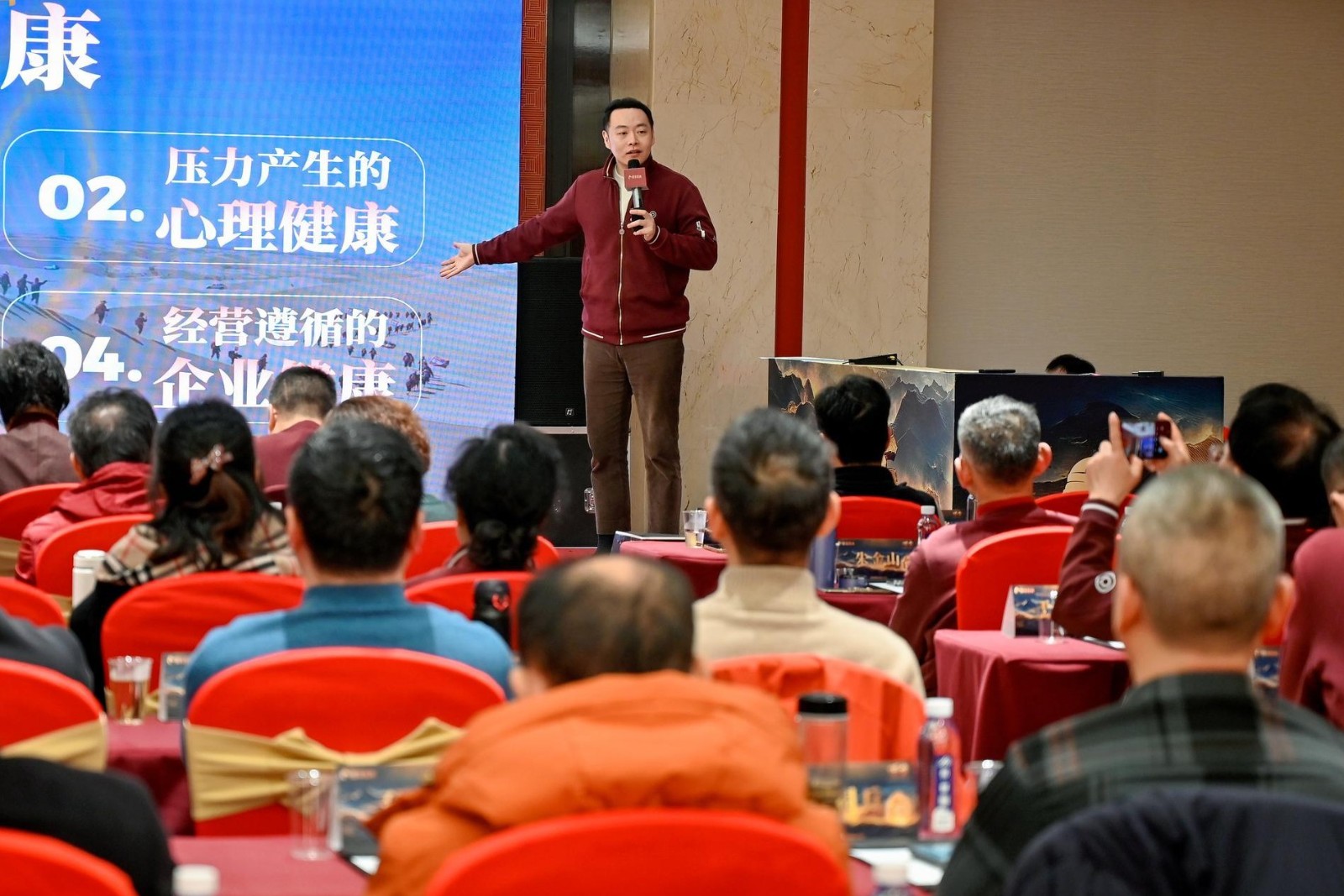 1774512733212010415.jpg 鲍楠.jpg